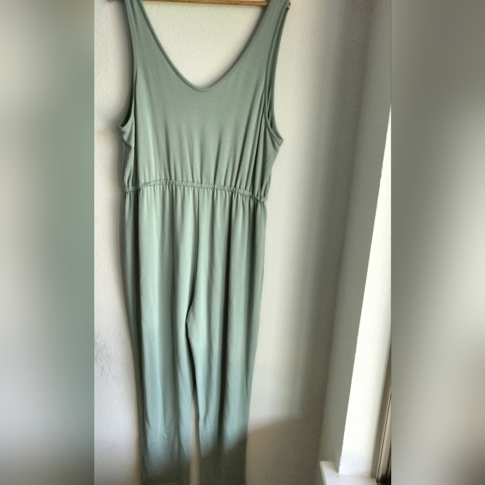Steve Madden Sleeveless French Terry Jumpsuit NWT - Picture 3 of 5